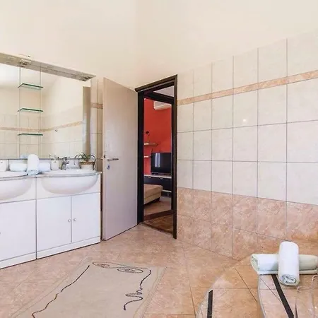 Дом отдыха Holiday In Zadar Zadar Riviera 27630 Murvica (Policnik)